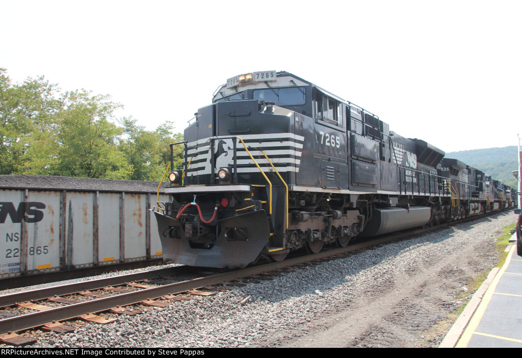 NS 7265 leading train 35A through Marysville PA